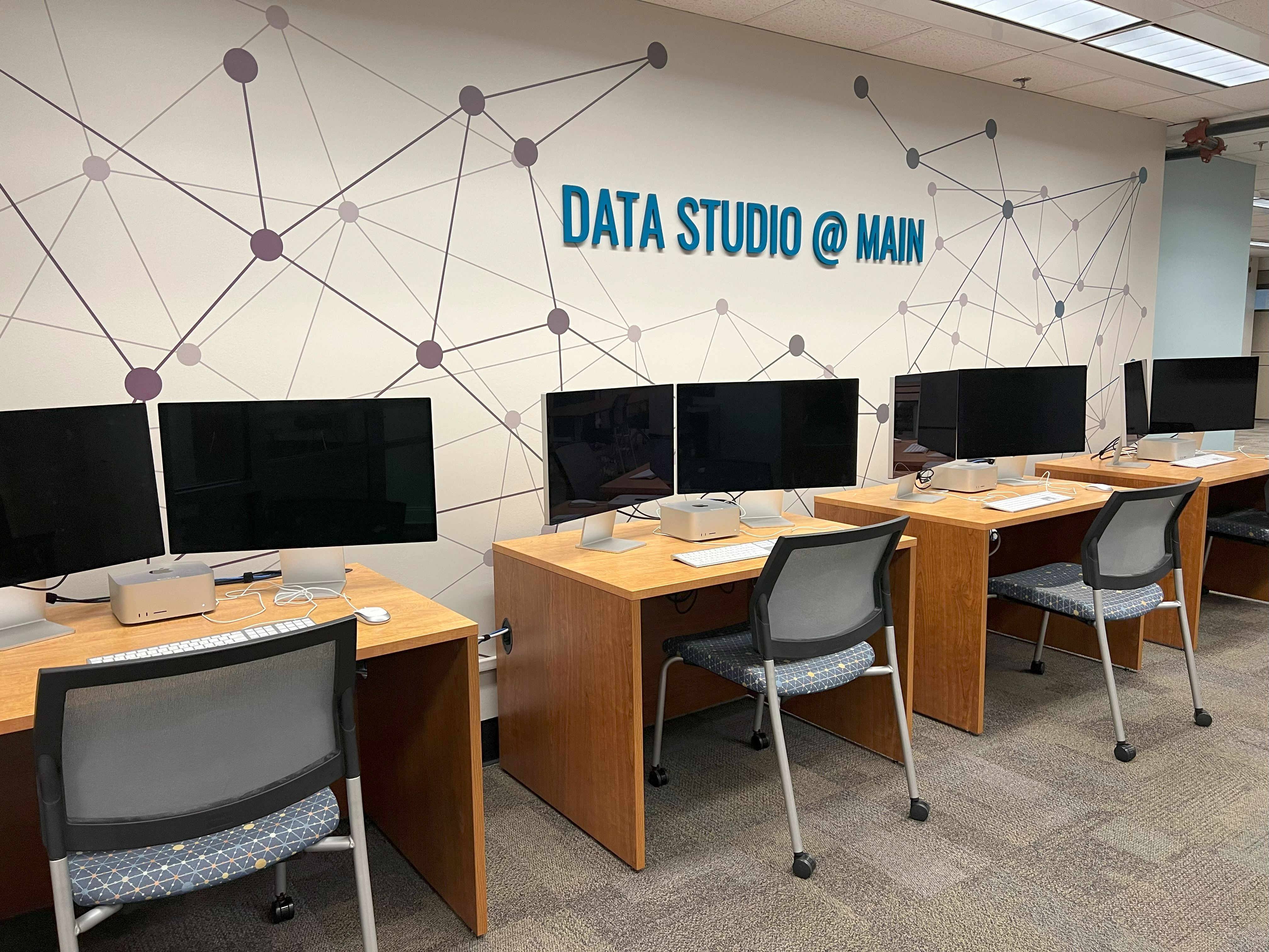 image of Data Studio @ Main computers